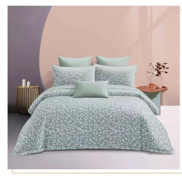 Minimal Green Punch Pattern 6Pcs Comforter Set